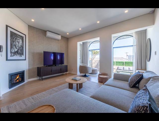 2 BEDROOM APARTMENT TO LET IN SEA POINT